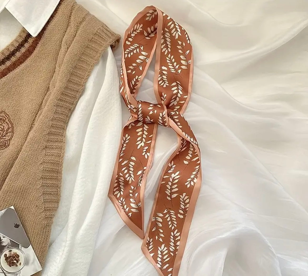 Foulard d’été "Tilow" – Rouge intense à motif floral élégant