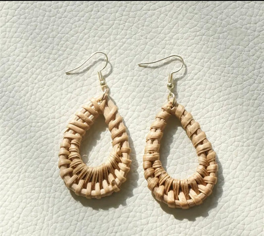 Baïoka : Boucle d’oreille bois tressée