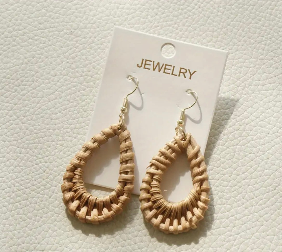Baïoka : Boucle d’oreille bois tressée