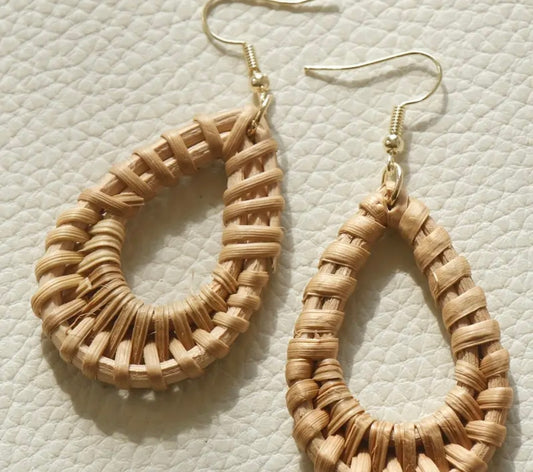 Baïoka : Boucle d’oreille bois tressée